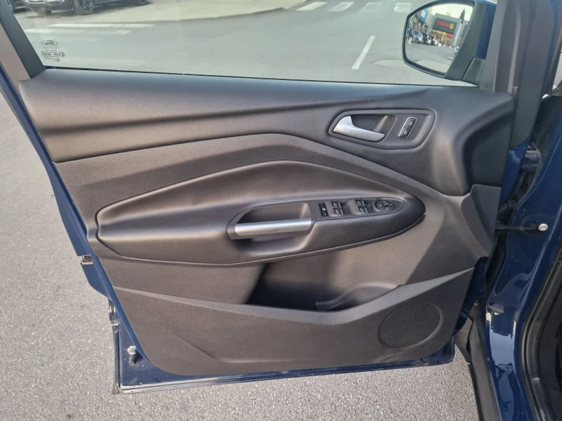 Ford Kuga 1.5 / 120 к.с. EURO 6, снимка 8 - Автомобили и джипове - 52528295