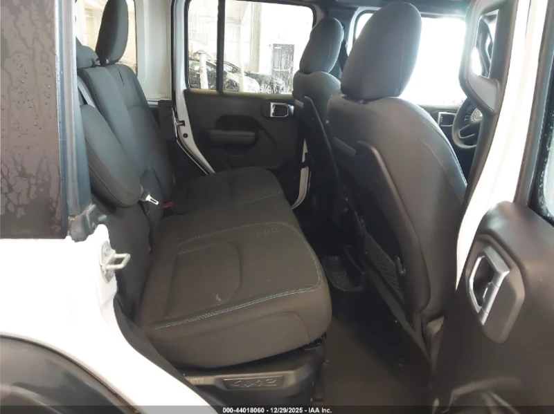 Jeep Wrangler  RUBICON 4XE, снимка 11 - Автомобили и джипове - 53328666