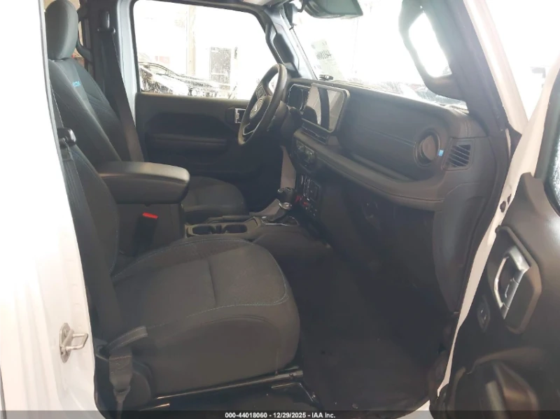 Jeep Wrangler  RUBICON 4XE, снимка 9 - Автомобили и джипове - 53328666