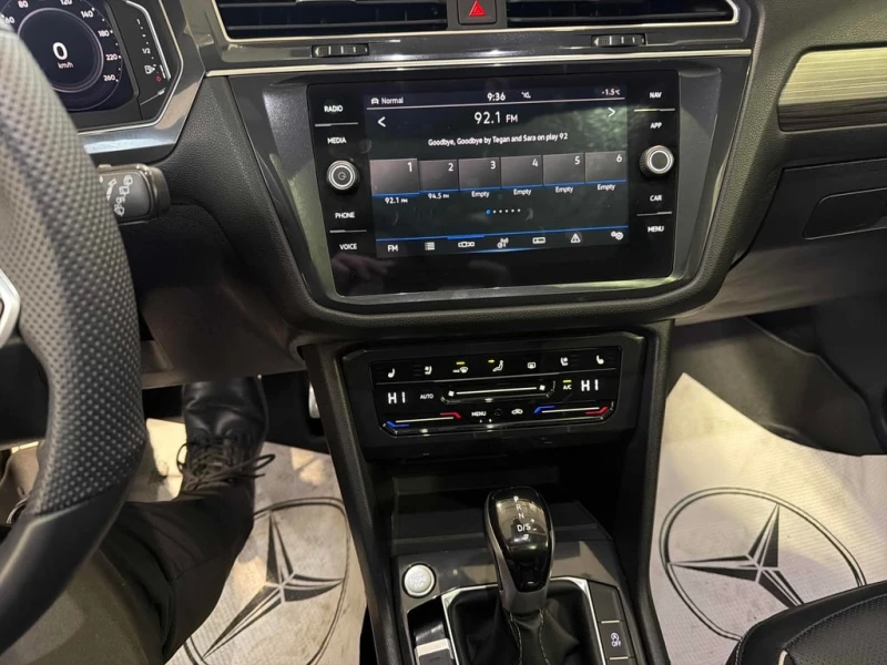 VW Tiguan / Highline R Line / 360 / ОБДУХВАНЕ / CARFAX, снимка 9 - Автомобили и джипове - 53339249