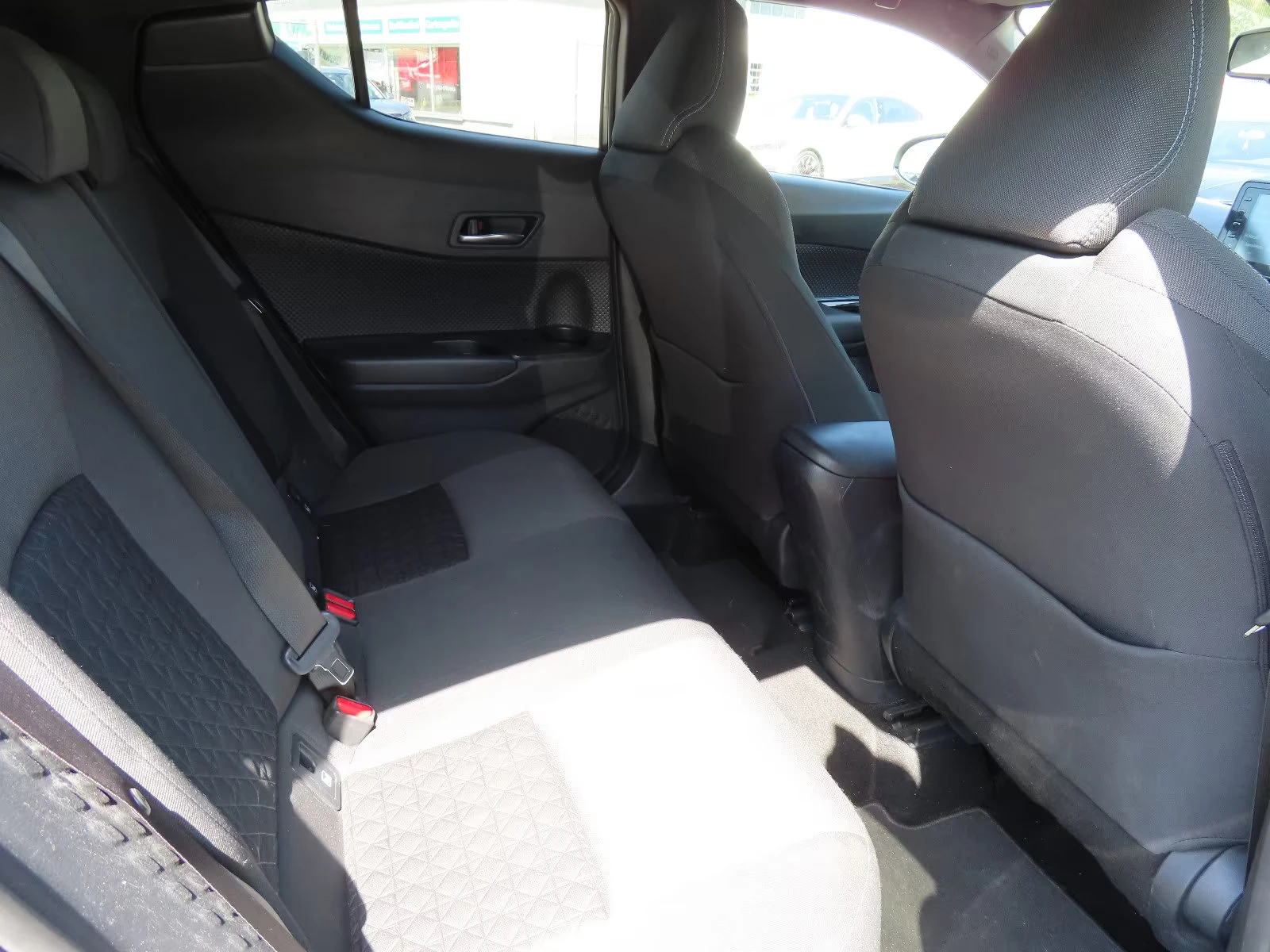 Toyota C-HR 1.8/STYLE/122HP/HYBRID/CAM/CARPLAY/L.ASSIST/349f - изображение 10
