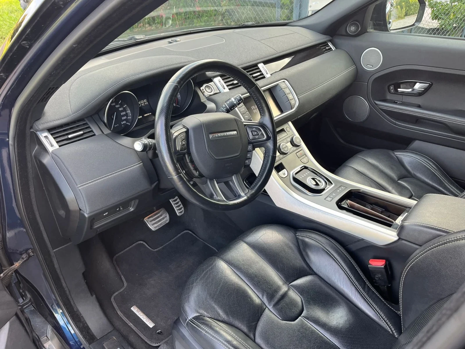 Land Rover Range Rover Evoque 2.2d 190hp ПАНОРАМА, ШВЕЙЦАРИЯ, НОВИ ГУМИ - изображение 10