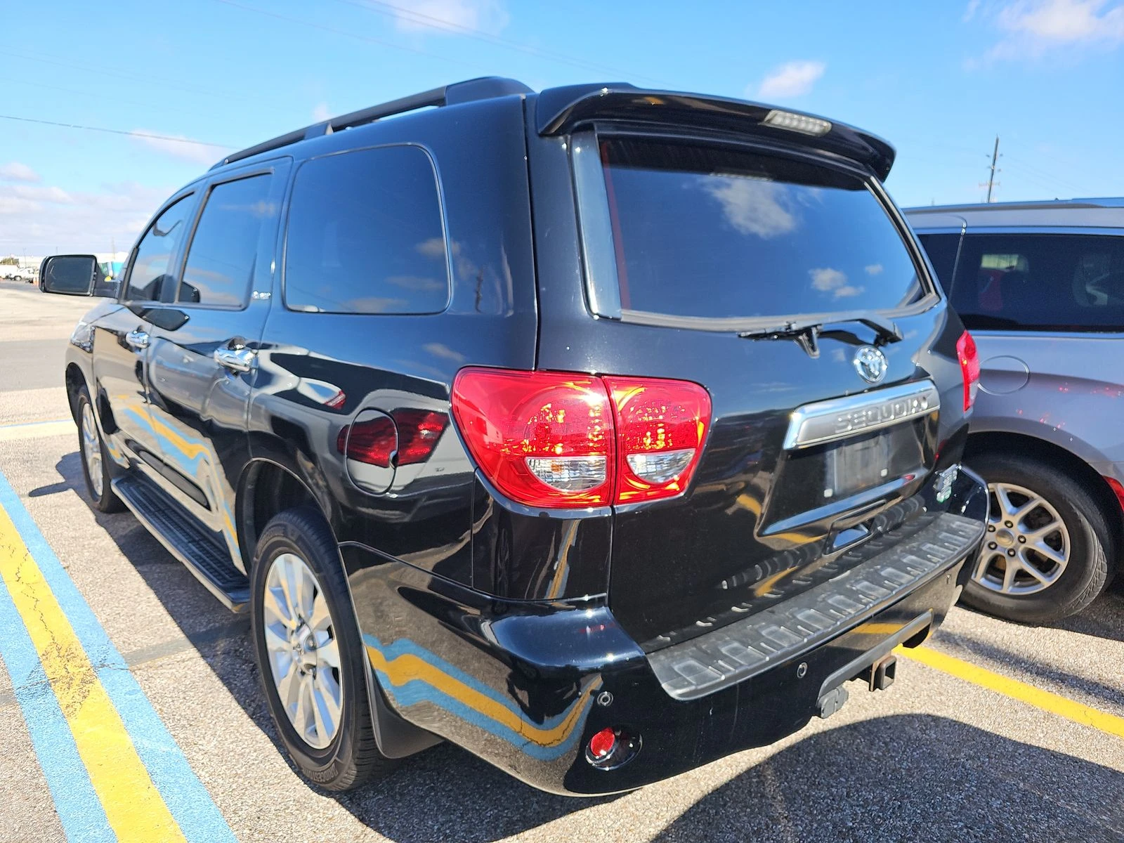 Toyota Sequoia PLATINUM* 5.7* V8* ПОДГРЕВ* КАМЕРА* КЕЙЛЕС, снимка 4 - Автомобили и джипове - 53915934
