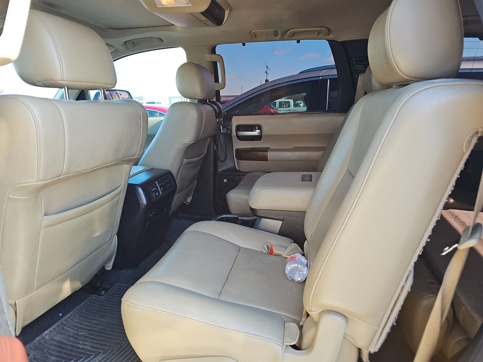 Toyota Sequoia PLATINUM* 5.7* V8* ПОДГРЕВ* КАМЕРА* КЕЙЛЕС, снимка 13 - Автомобили и джипове - 53915934