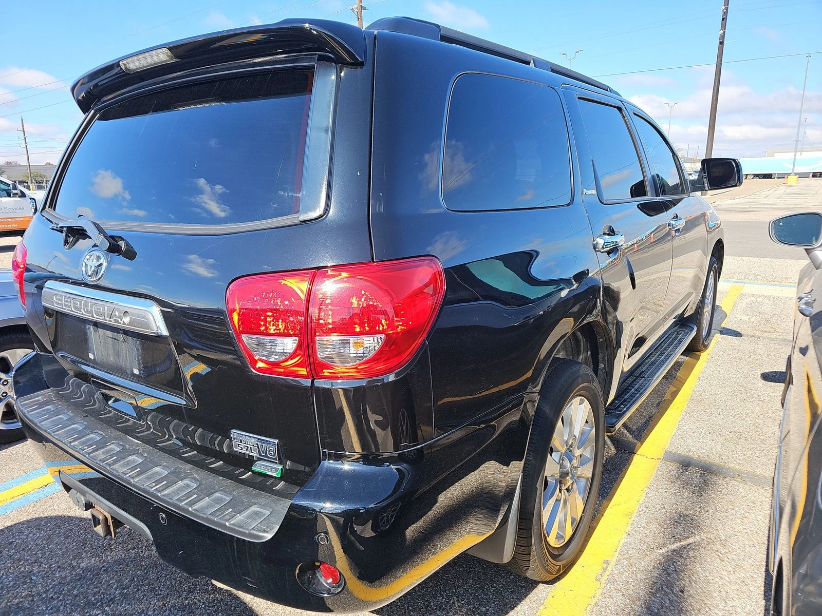 Toyota Sequoia PLATINUM* 5.7* V8* ПОДГРЕВ* КАМЕРА* КЕЙЛЕС, снимка 2 - Автомобили и джипове - 53915934