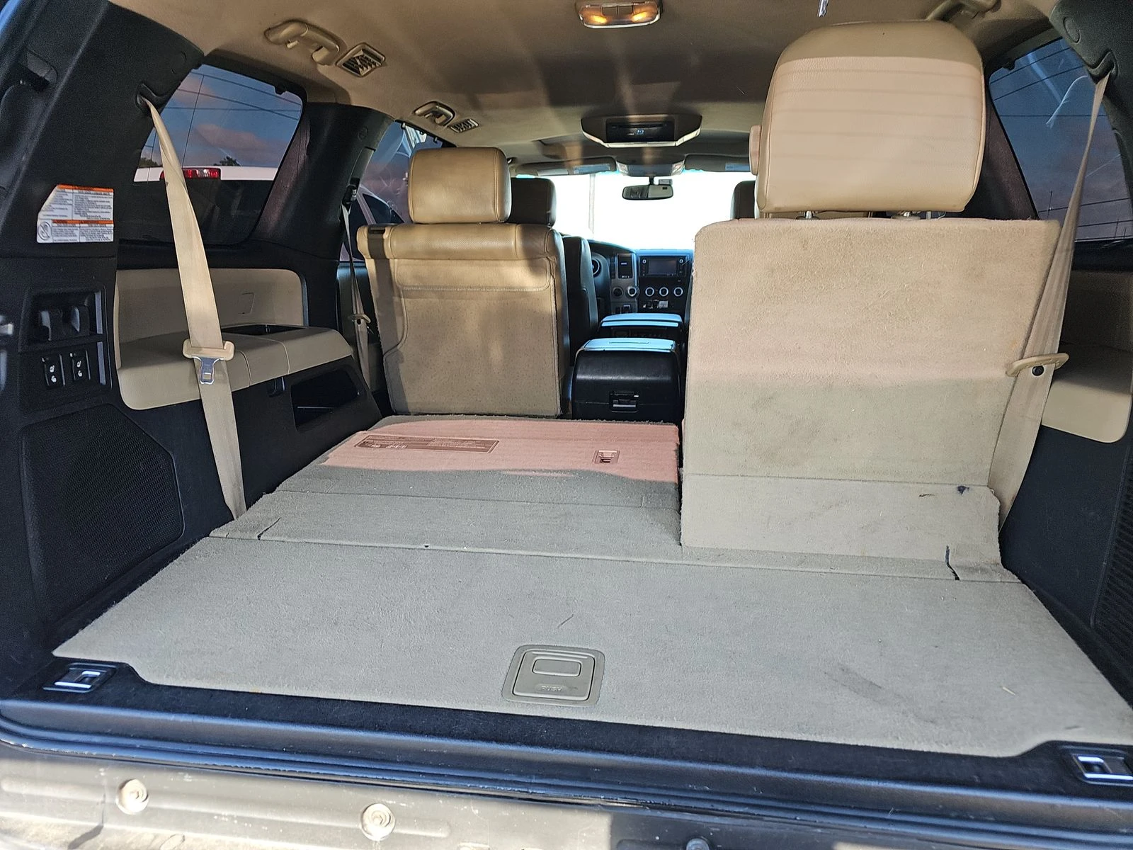 Toyota Sequoia PLATINUM* 5.7* V8* ПОДГРЕВ* КАМЕРА* КЕЙЛЕС, снимка 14 - Автомобили и джипове - 53915934