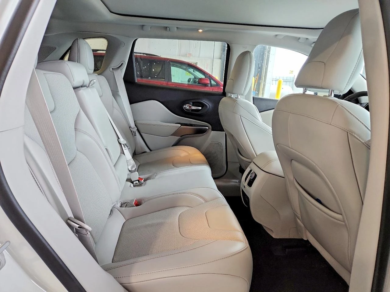 Jeep Cherokee LIMITED| КОЖА| МИНИМАЛНИ КМ| ОПЦИЯ ЗА ЛИЗИНГ, снимка 11 - Автомобили и джипове - 54402533