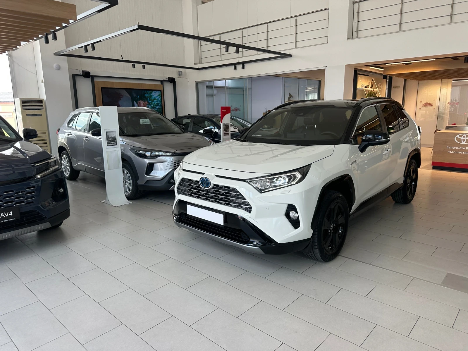 Toyota Rav4 Style* 4x4, снимка 2 - Автомобили и джипове - 55232352