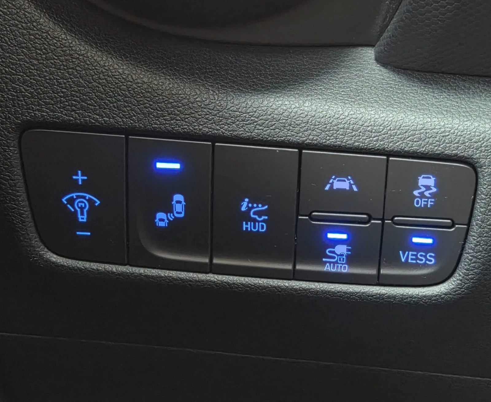 Hyundai Kona SOH100%/Premium, снимка 14 - Автомобили и джипове - 55659447
