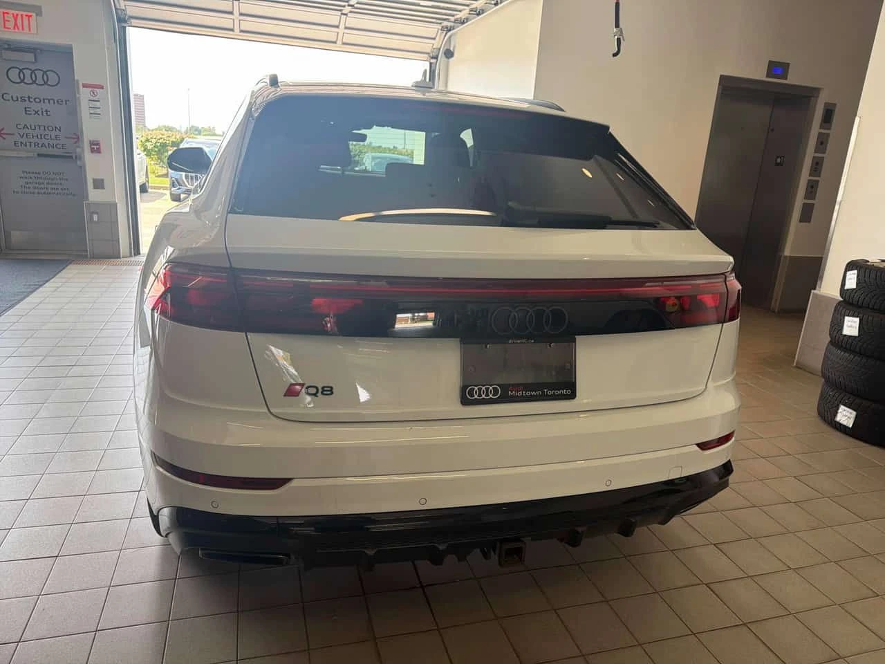 Audi Q8 * Technik * CARFAX * ОПЦИЯ ЗА ФИНАНСИРАНЕ , снимка 13 - Автомобили и джипове - 55690074