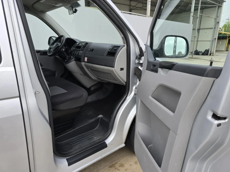 VW Transporter T5, снимка 11 - Бусове и автобуси - 51909387