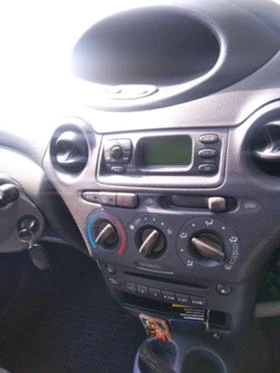 Toyota Yaris 1.0i, снимка 10