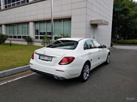 Mercedes-Benz E 220 D 4MATIC EXCLUSIVE Автокредит Цена до България, снимка 4