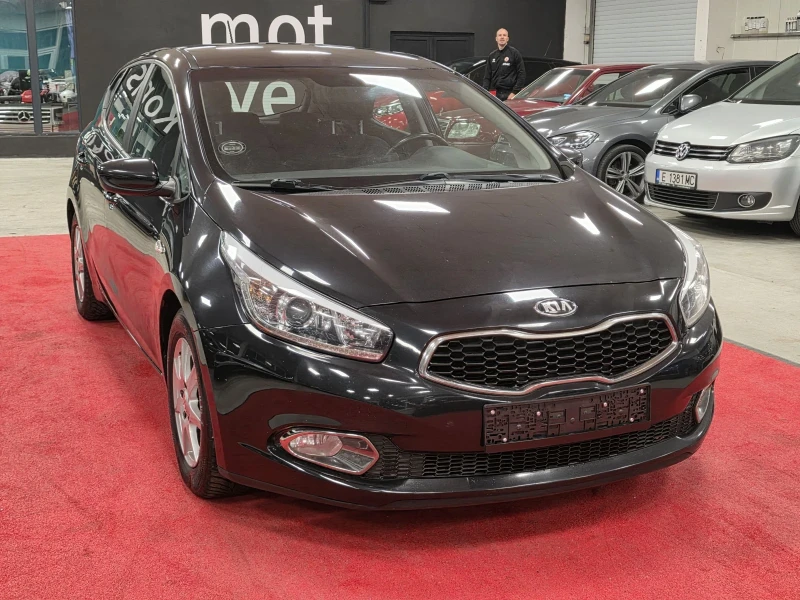 Kia Ceed Limited | 1.4 бензин | 6ск | Топ състояние , снимка 3 - Автомобили и джипове - 51938057