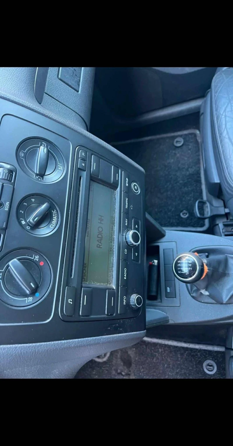 VW Touran, снимка 7 - Автомобили и джипове - 52526701