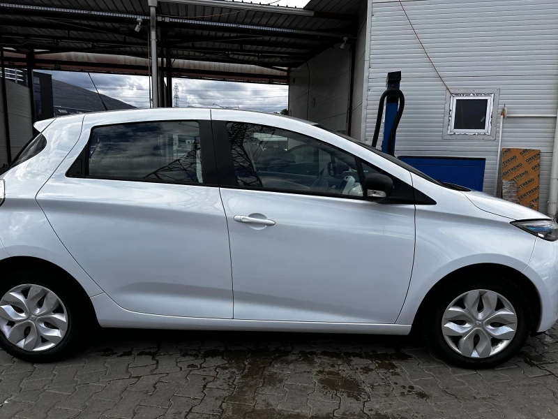 Renault Zoe, снимка 4 - Автомобили и джипове - 52642120