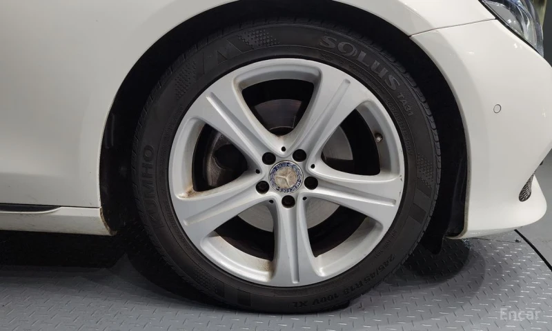 Mercedes-Benz E 220, снимка 5 - Автомобили и джипове - 52992463