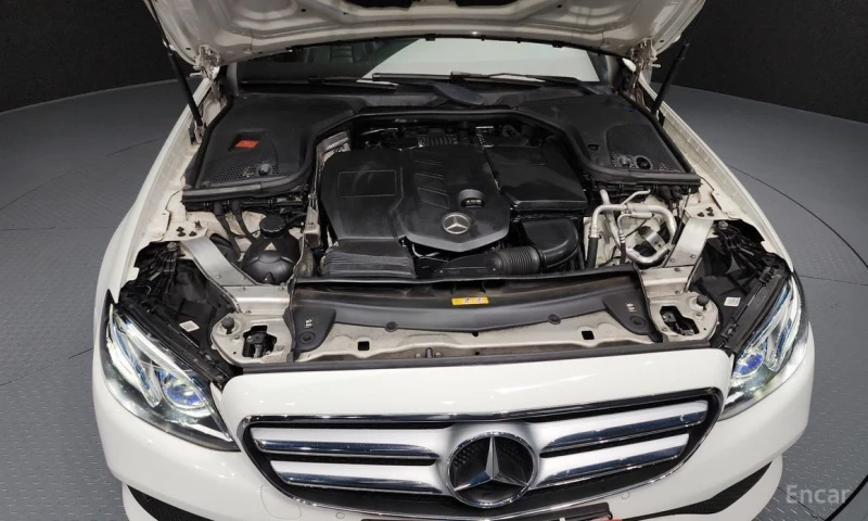 Mercedes-Benz E 220, снимка 6 - Автомобили и джипове - 52992463