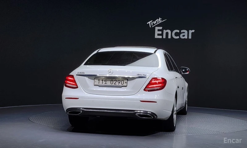 Mercedes-Benz E 220, снимка 4 - Автомобили и джипове - 52992463