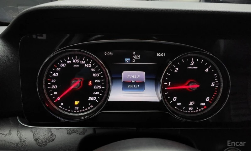 Mercedes-Benz E 220, снимка 8 - Автомобили и джипове - 52992463