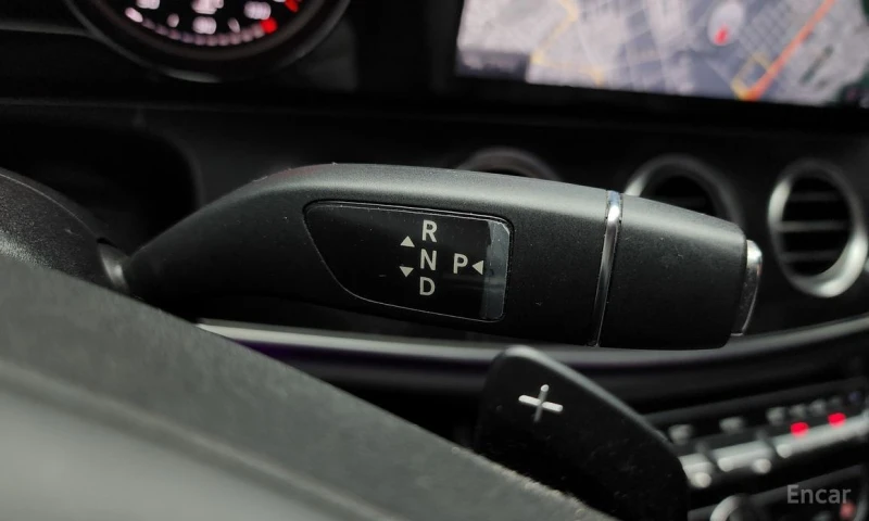 Mercedes-Benz E 220, снимка 9 - Автомобили и джипове - 52992463