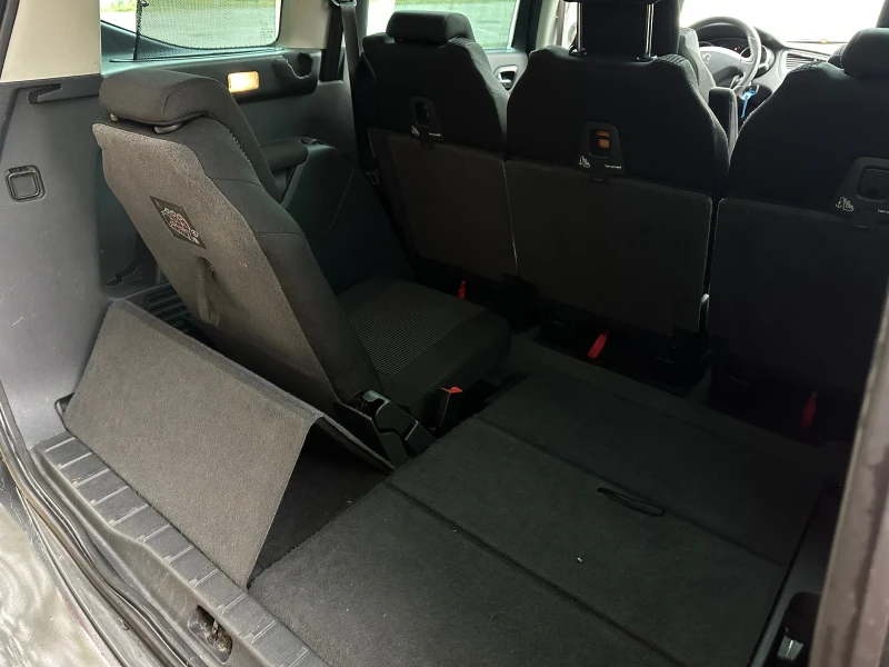 Peugeot 5008 1.6 I * 7 места , снимка 12 - Автомобили и джипове - 53148615
