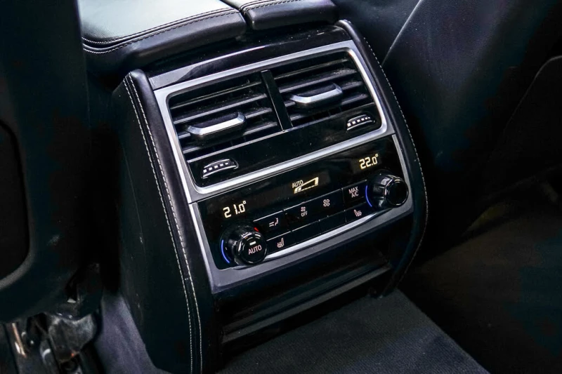 BMW 750 i xDrive* HeadUp * * AвтоКредит* (ЦЕНА ДО БГ), снимка 17 - Автомобили и джипове - 53502236