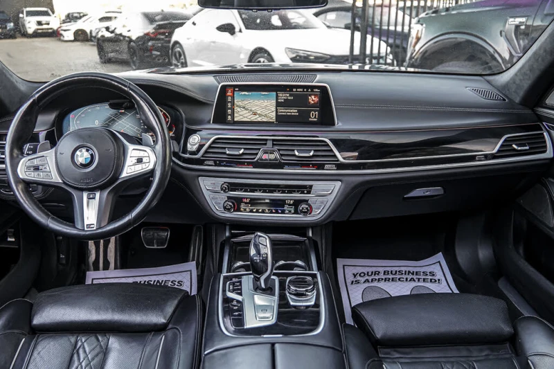 BMW 750 i xDrive* HeadUp * * AвтоКредит* (ЦЕНА ДО БГ), снимка 11 - Автомобили и джипове - 53502236