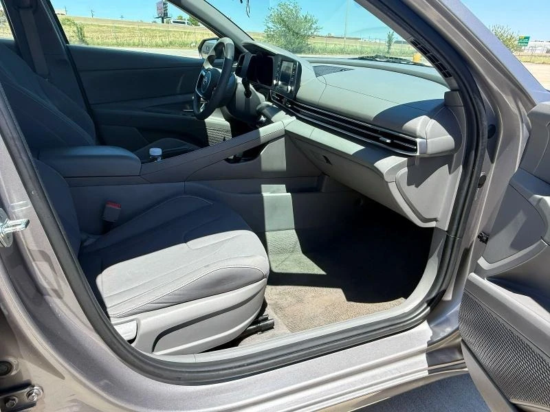Hyundai Elantra, снимка 5 - Автомобили и джипове - 54623474
