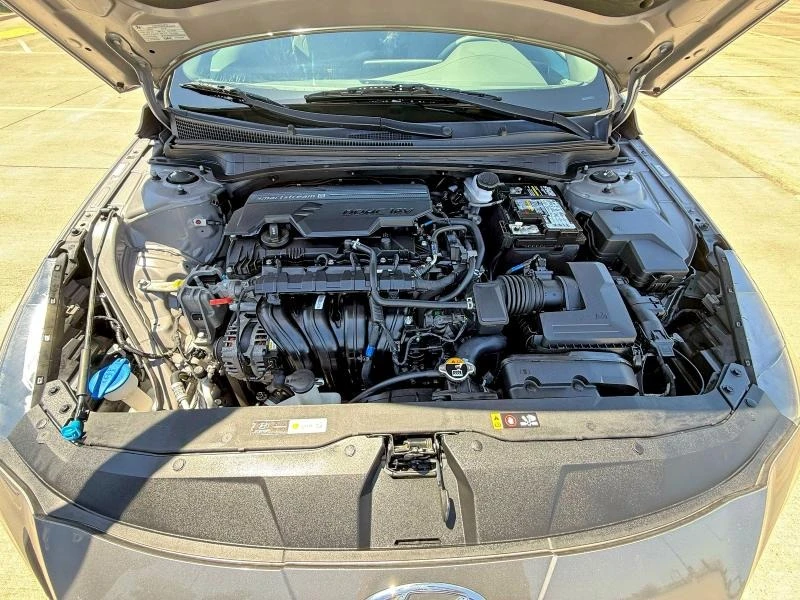 Hyundai Elantra, снимка 7 - Автомобили и джипове - 54623474