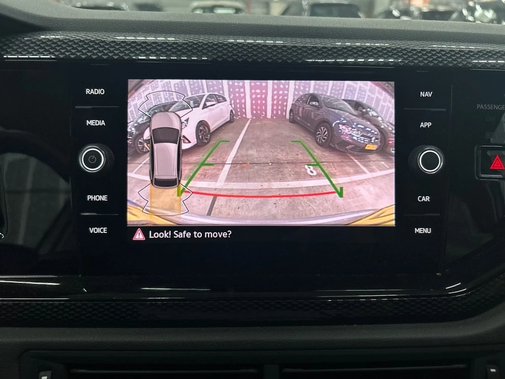 VW Taigo 1.0 TSI 110кс Автоматик - изображение 7