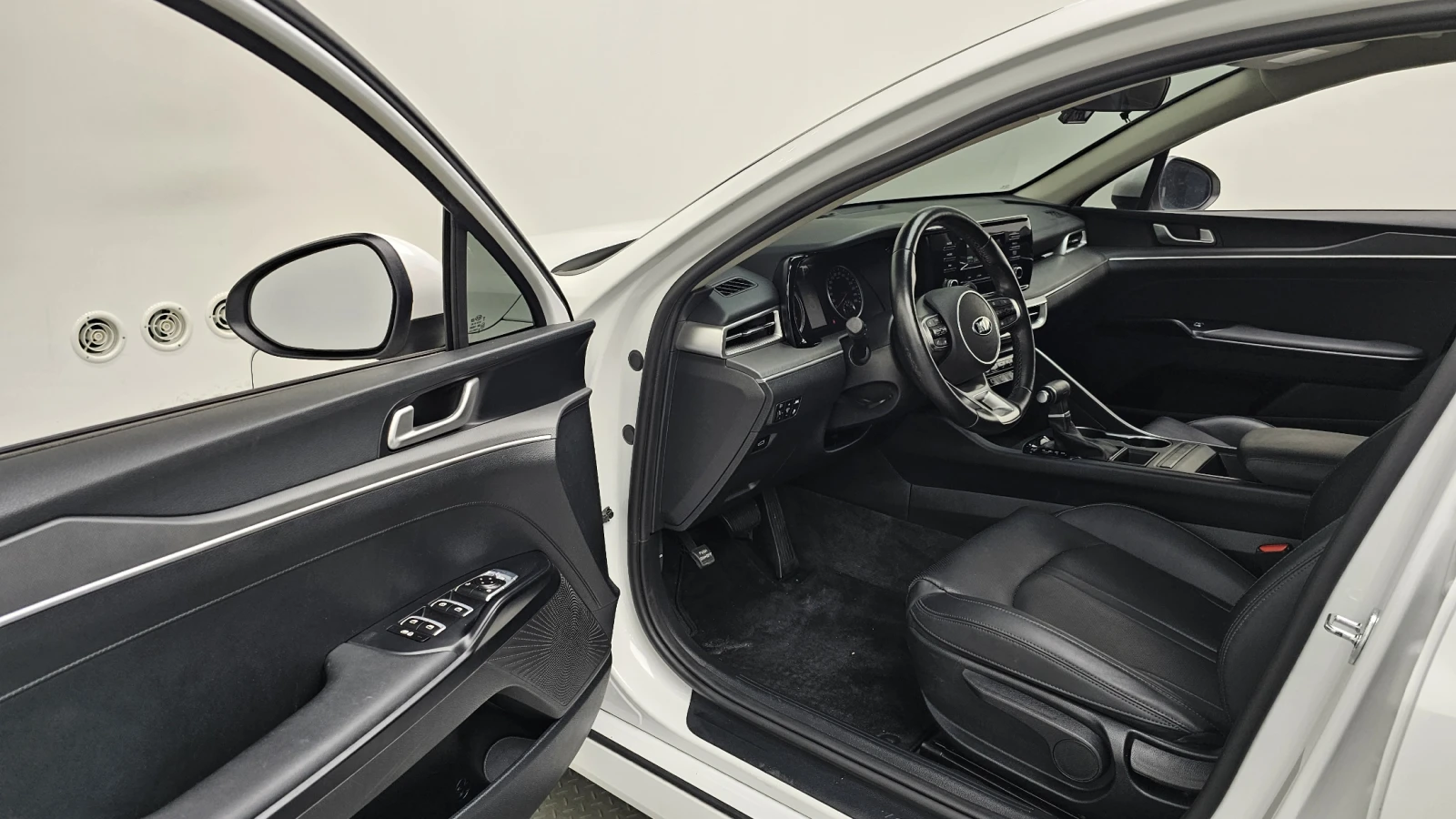 Kia K5 2.0LPI STANDARD  - изображение 10