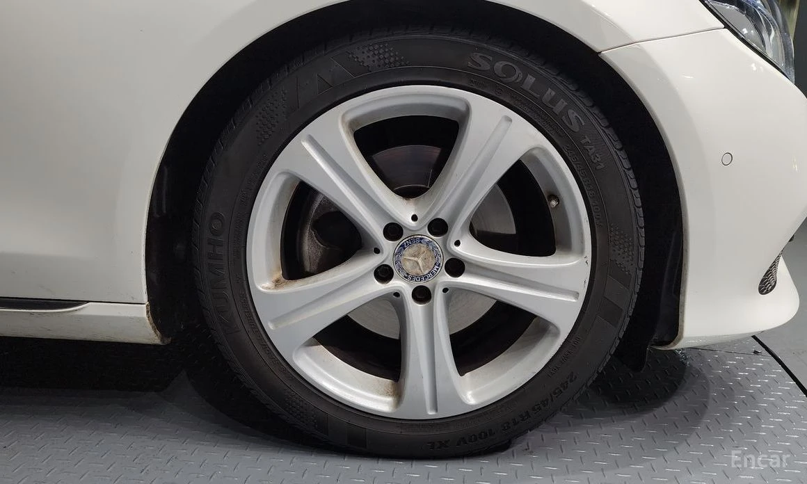 Mercedes-Benz E 220  - изображение 5