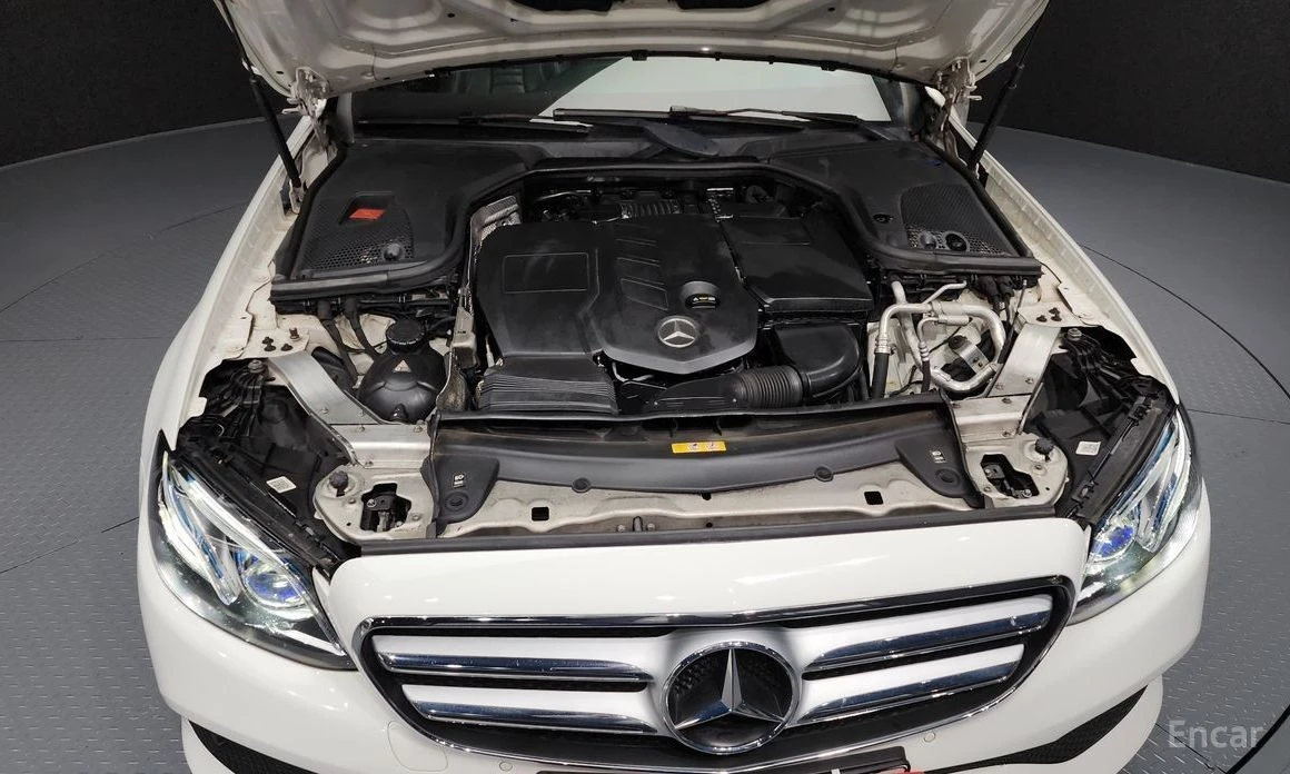 Mercedes-Benz E 220  - изображение 6