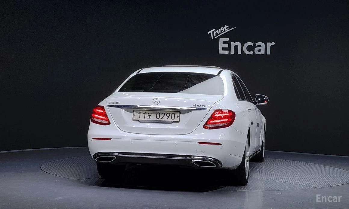 Mercedes-Benz E 220  - изображение 4