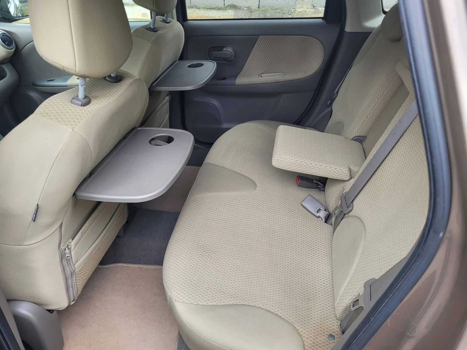 Nissan Note 1.6i 110кс - изображение 6