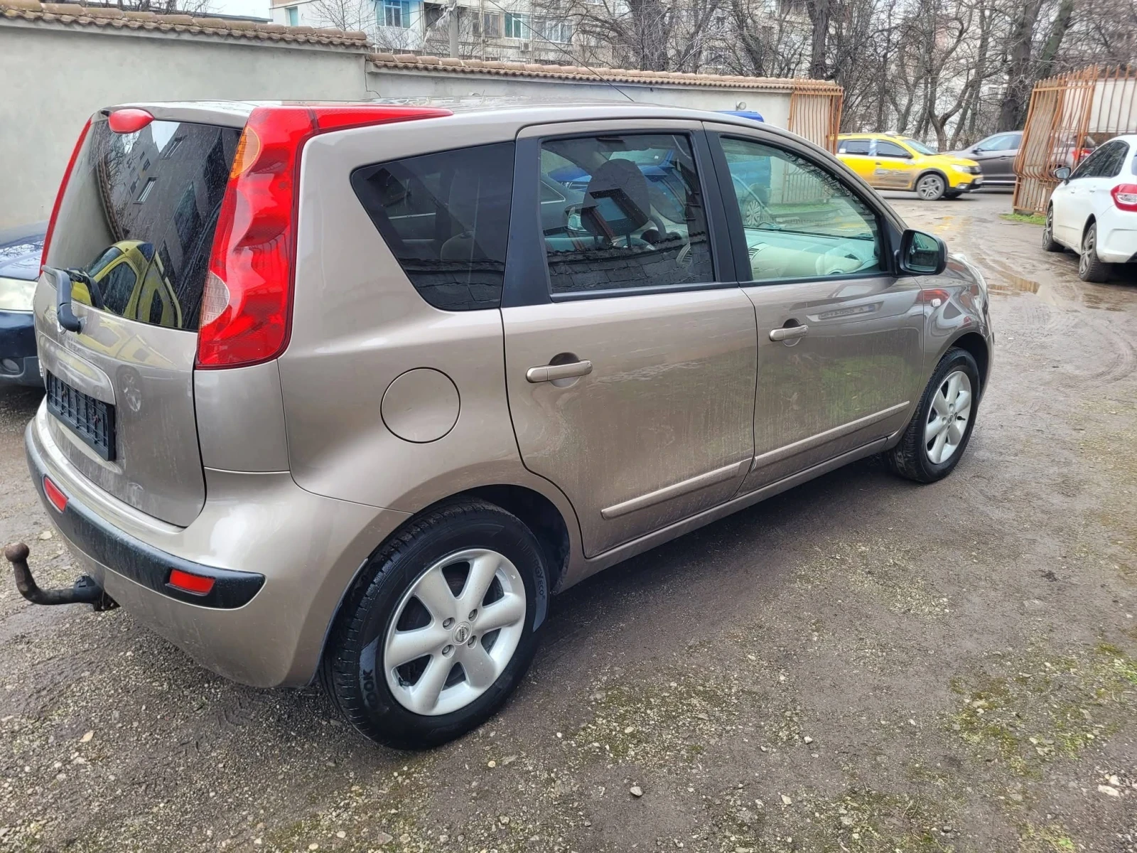 Nissan Note 1.6i 110кс - изображение 4