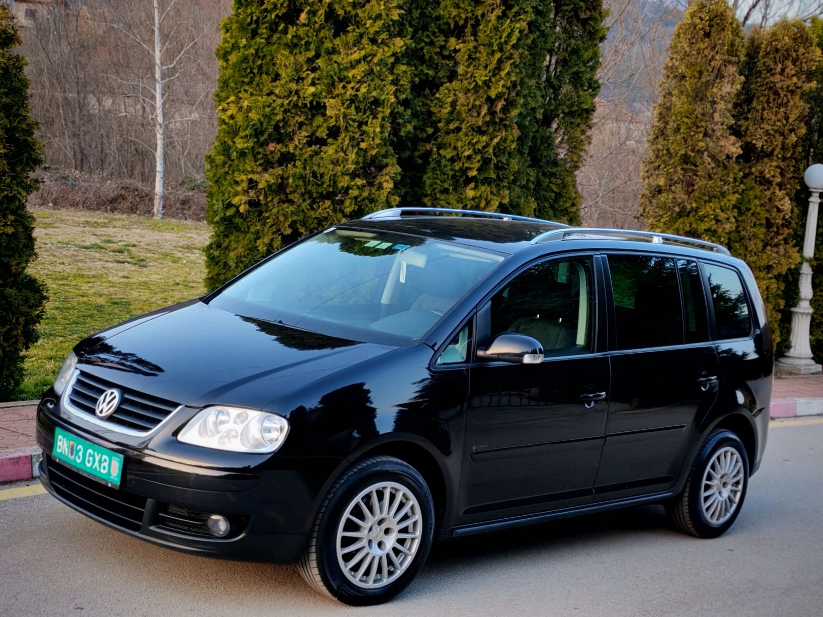 VW Touran 1.9TDI(101)* HIGHLINE* 6-СКОРОСТИ* НОВ ВНОС* , снимка 3 - Автомобили и джипове - 53850269