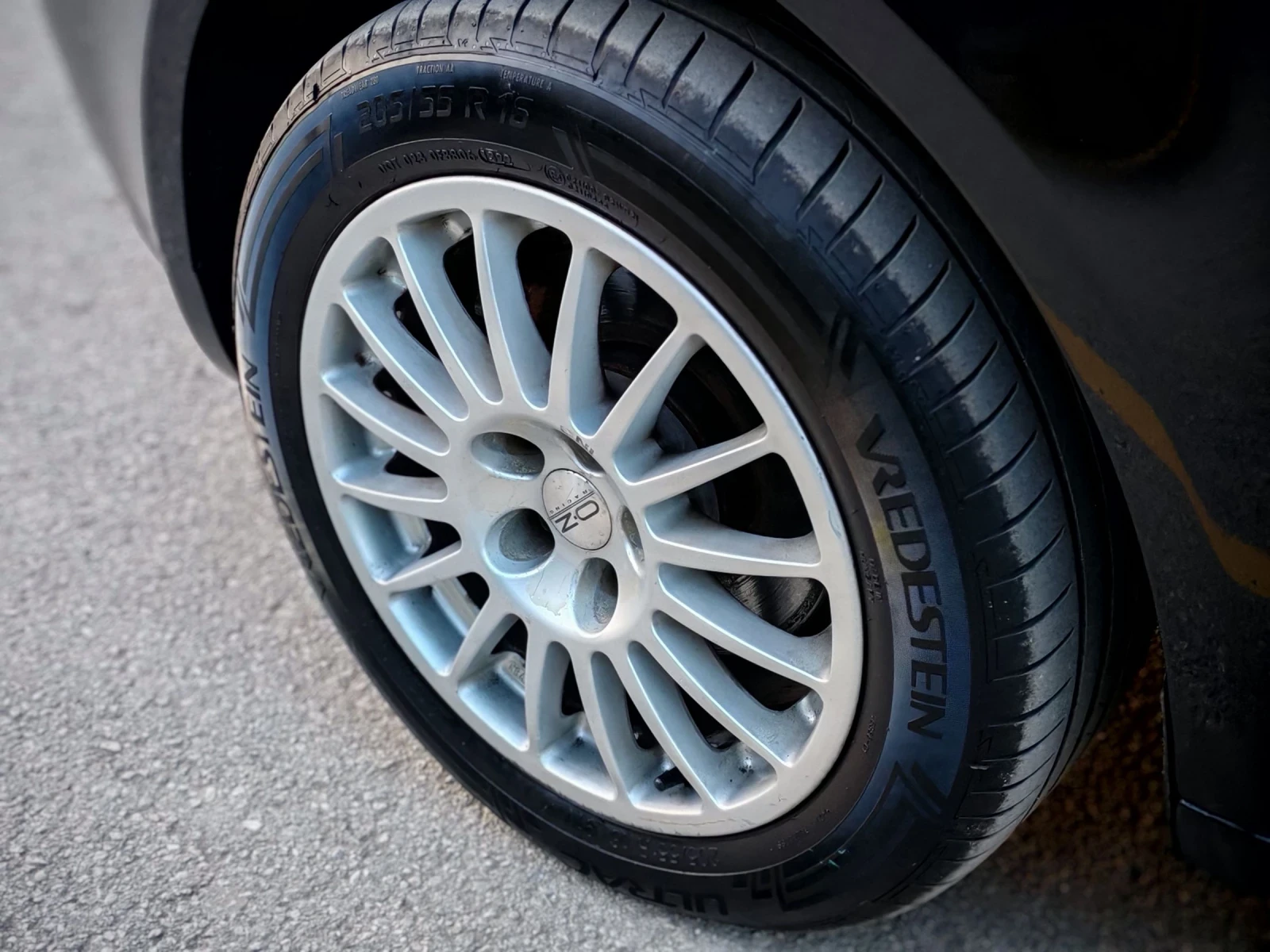 VW Touran 1.9TDI(101)* HIGHLINE* 6-СКОРОСТИ* НОВ ВНОС* , снимка 17 - Автомобили и джипове - 53850269