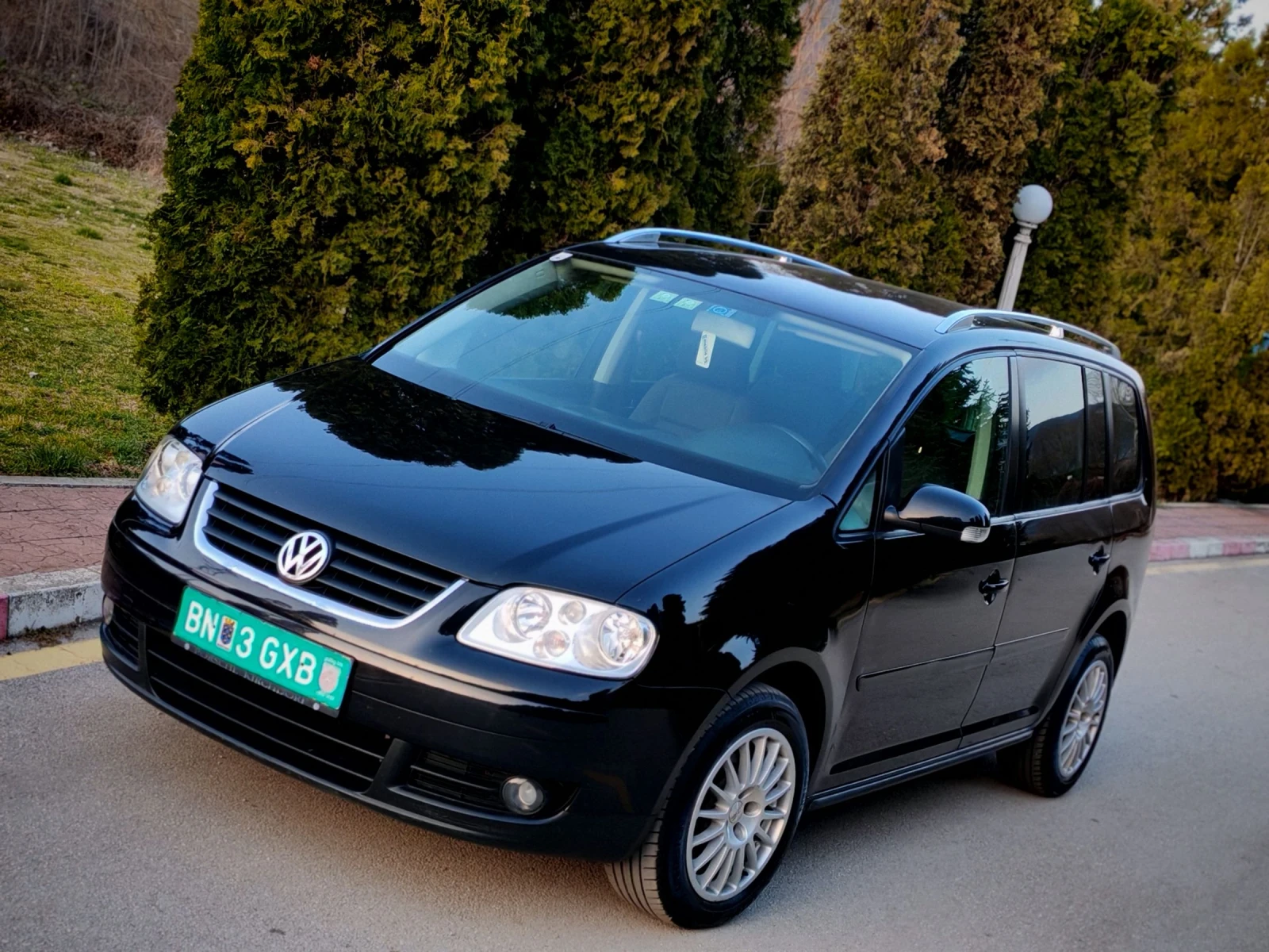 VW Touran 1.9TDI(101)* HIGHLINE* 6-СКОРОСТИ* НОВ ВНОС* , снимка 2 - Автомобили и джипове - 53850269