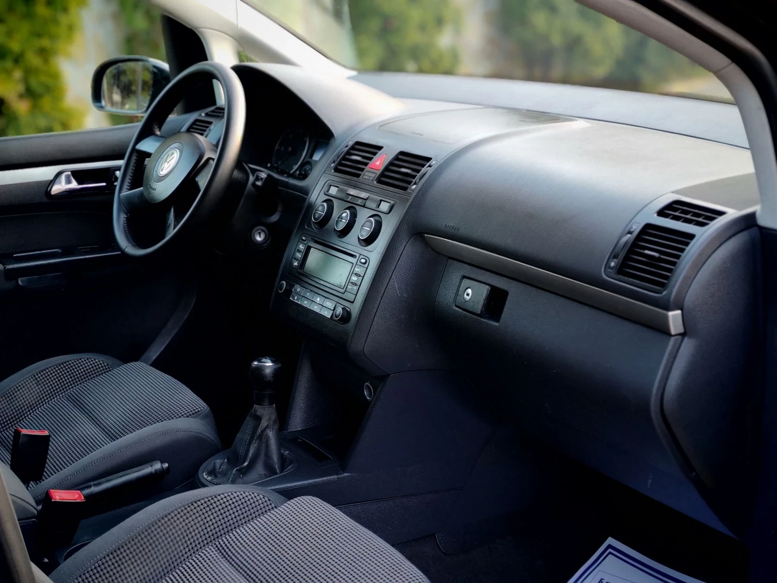 VW Touran 1.9TDI(101)* HIGHLINE* 6-СКОРОСТИ* НОВ ВНОС* , снимка 13 - Автомобили и джипове - 53850269