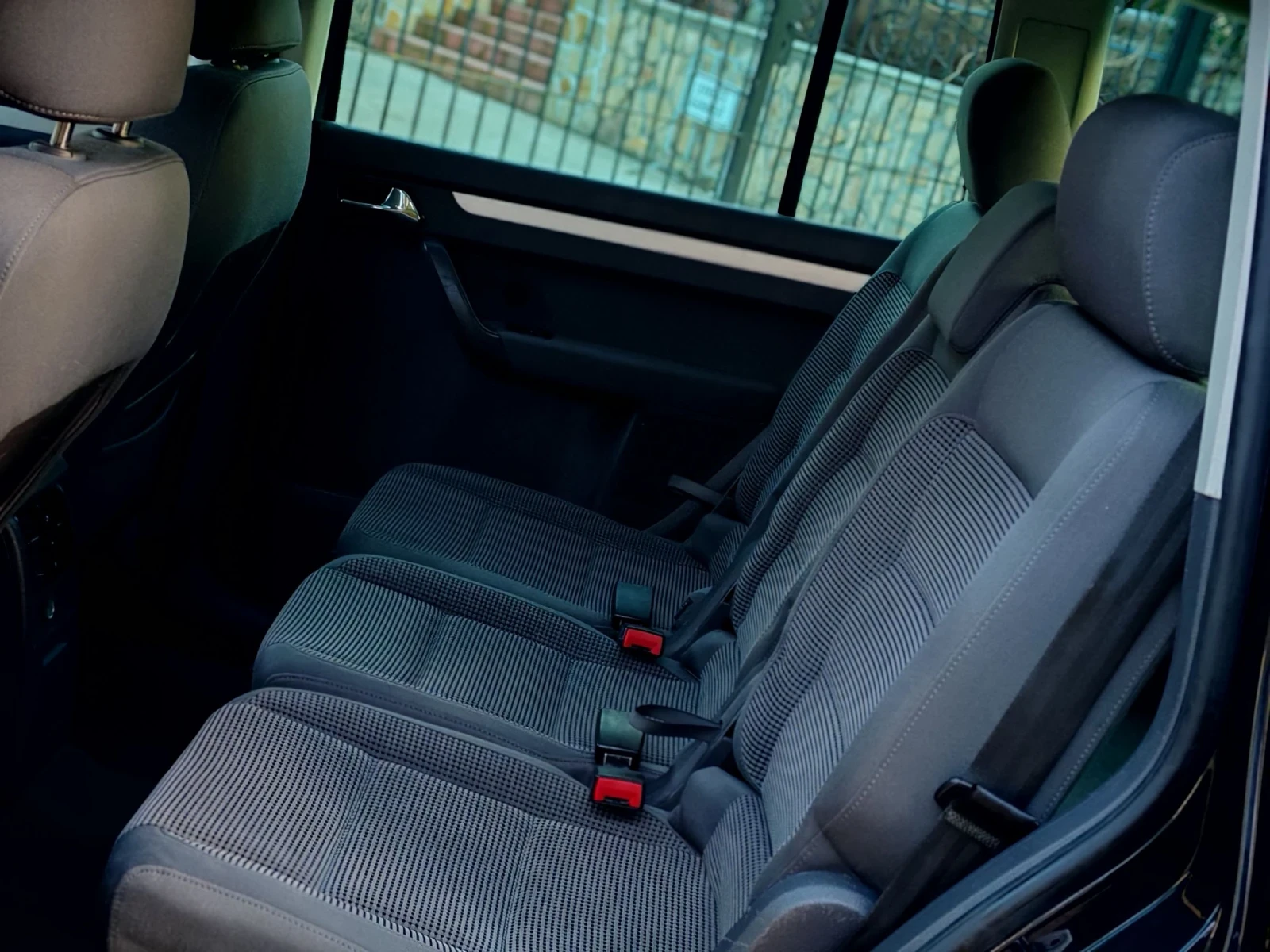 VW Touran 1.9TDI(101)* HIGHLINE* 6-СКОРОСТИ* НОВ ВНОС* , снимка 14 - Автомобили и джипове - 53850269