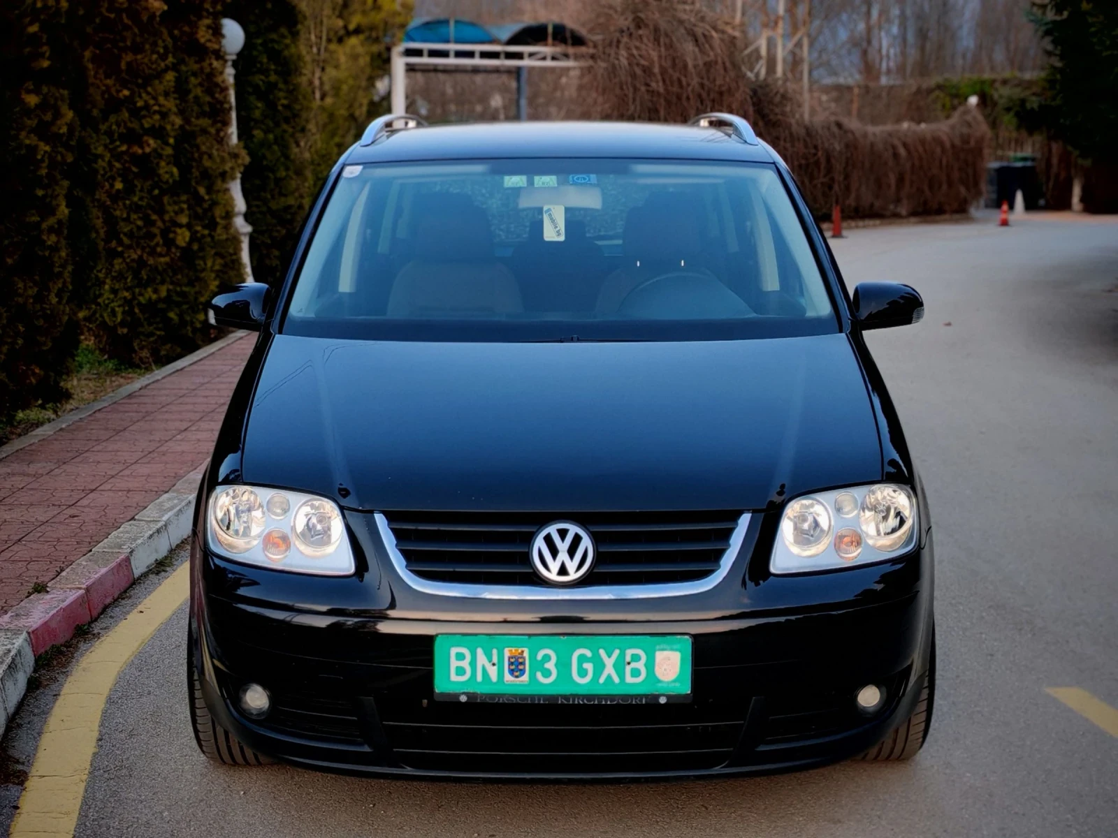 VW Touran 1.9TDI(101)* HIGHLINE* 6-СКОРОСТИ* НОВ ВНОС* , снимка 10 - Автомобили и джипове - 53850269