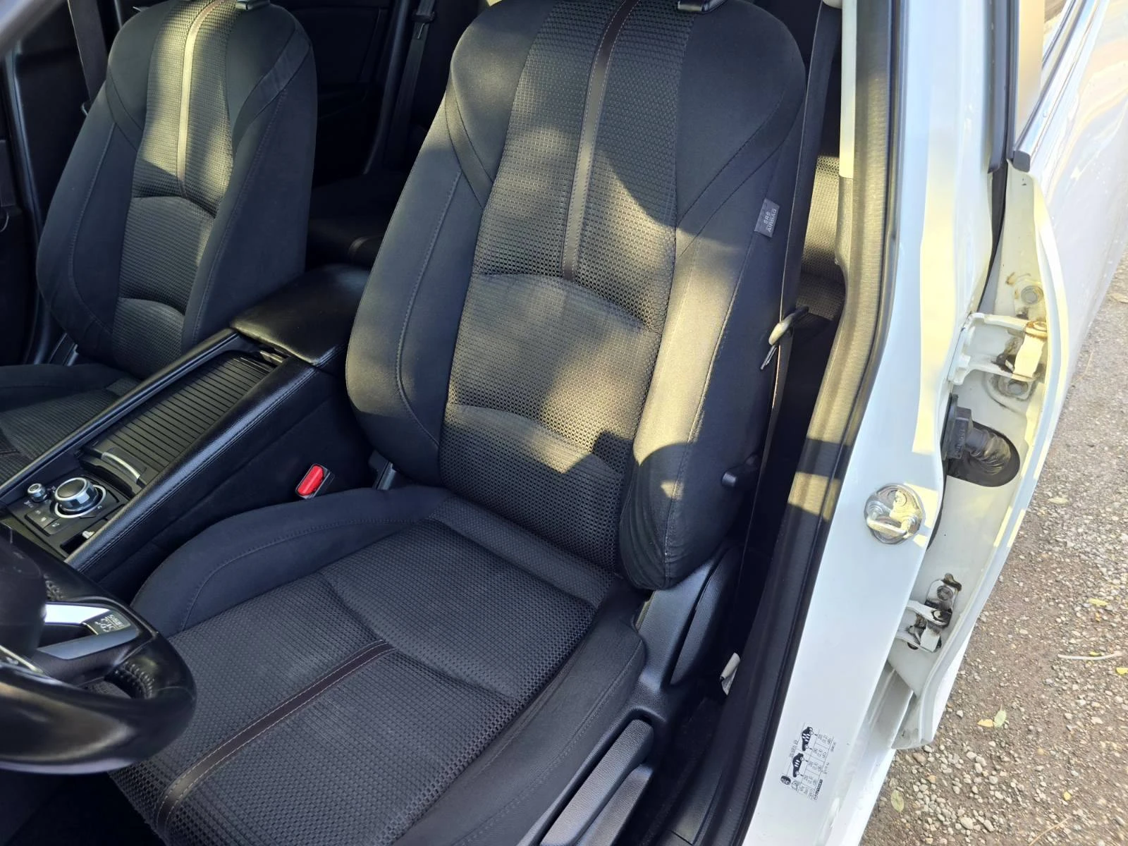 Mazda 3 КАТО НОВ/ФУЛ ЕКСТРИ/2.0i/SKYACTIV, снимка 13 - Автомобили и джипове - 53858872