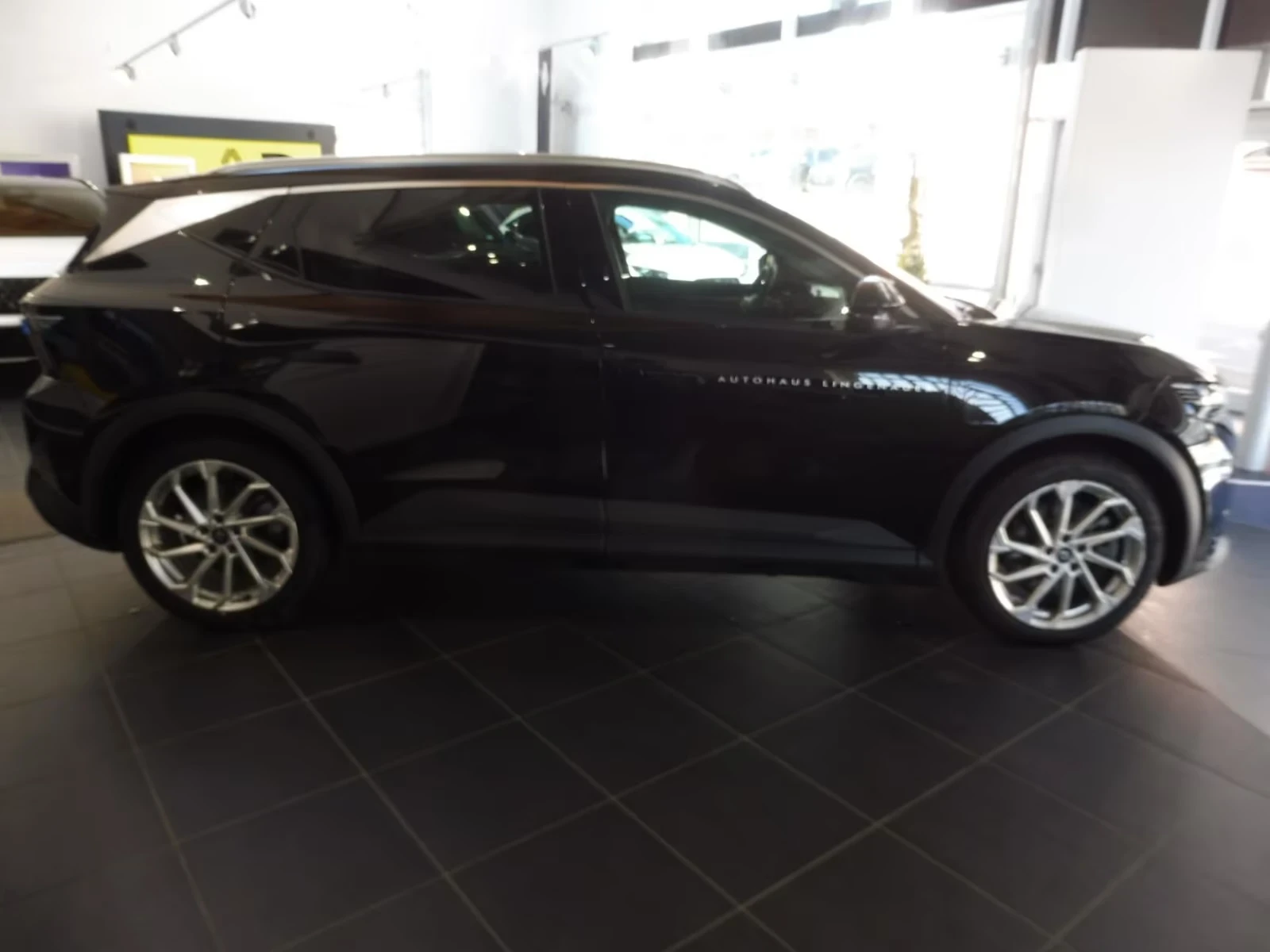 Renault Scenic E-Tech 60kwh Keyless Heated Seats Blind Spot LED, снимка 5 - Автомобили и джипове - 54092048