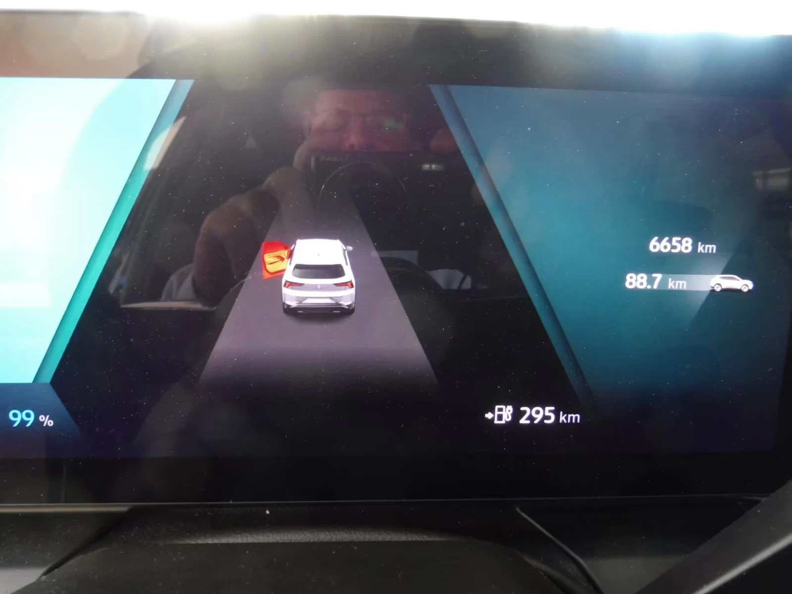 Renault Scenic E-Tech 60kwh Keyless Heated Seats Blind Spot LED, снимка 15 - Автомобили и джипове - 54092048