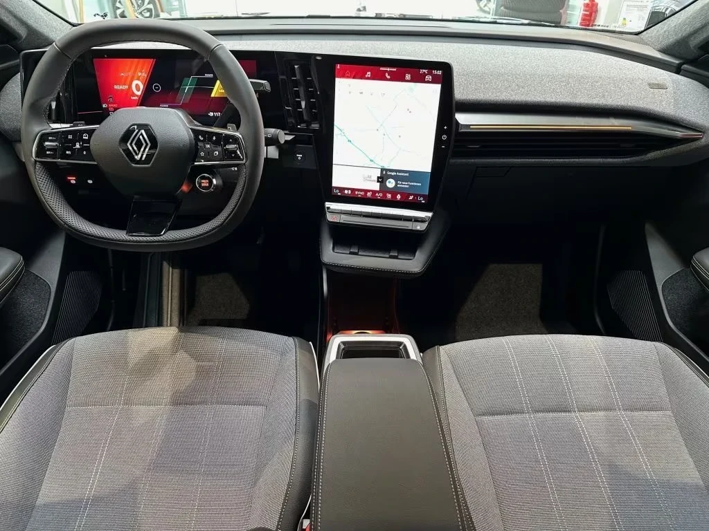 Renault Scenic E-Tech 60kwh DISTR Winter Package Massage Keyless, снимка 14 - Автомобили и джипове - 54092048