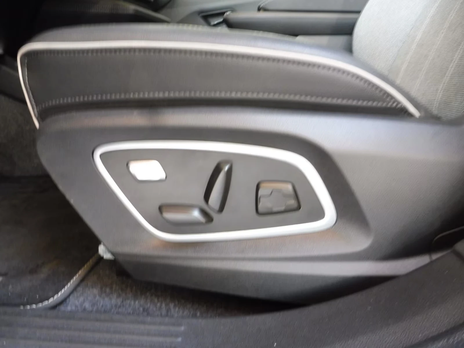 Renault Scenic E-Tech 60kwh Keyless Heated Seats Blind Spot LED, снимка 13 - Автомобили и джипове - 54092048