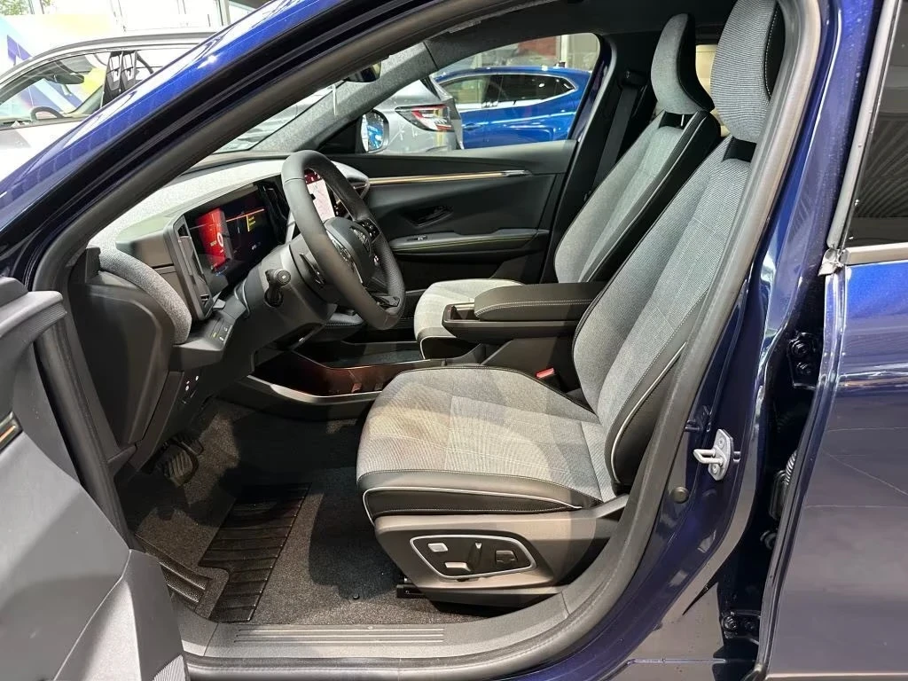 Renault Scenic E-Tech 60kwh DISTR Winter Package Massage Keyless, снимка 13 - Автомобили и джипове - 54092048