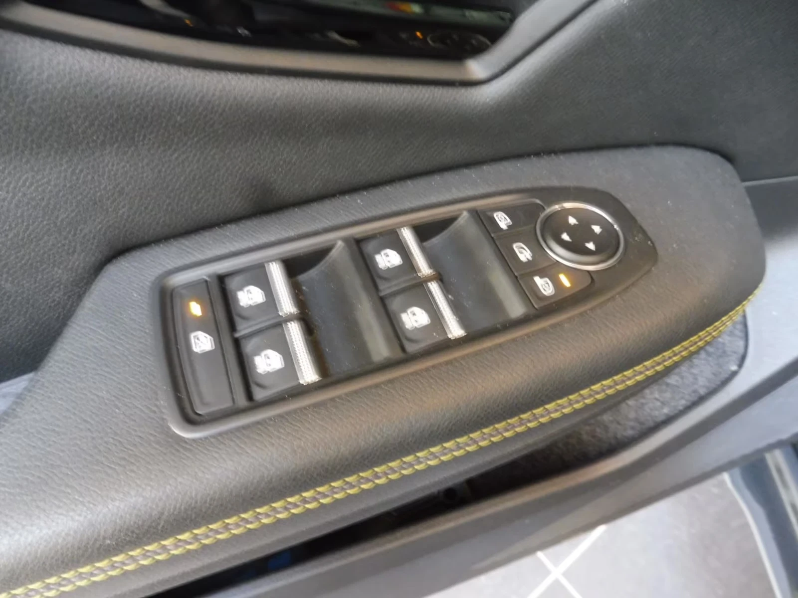 Renault Scenic E-Tech 60kwh Keyless Heated Seats Blind Spot LED, снимка 12 - Автомобили и джипове - 54092048